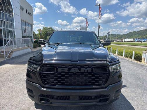 Diamond Black Crystal Pearlcoat 2026 RAM 1500 Warlock Crew Cab 4x4 5'7' Box