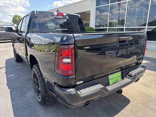 Diamond Black Crystal Pearlcoat 2026 RAM 1500 Warlock Crew Cab 4x4 5'7' Box