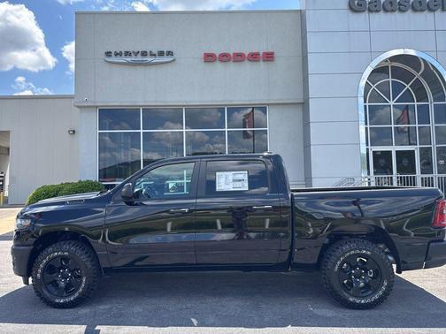 Diamond Black Crystal Pearlcoat 2026 RAM 1500 Warlock Crew Cab 4x4 5'7' Box