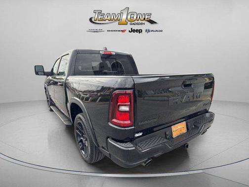 Diamond Black Crystal Pearlcoat 2026 RAM 1500 Laramie