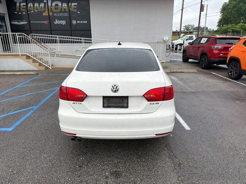 Candy White 2011 Volkswagen Jetta SE