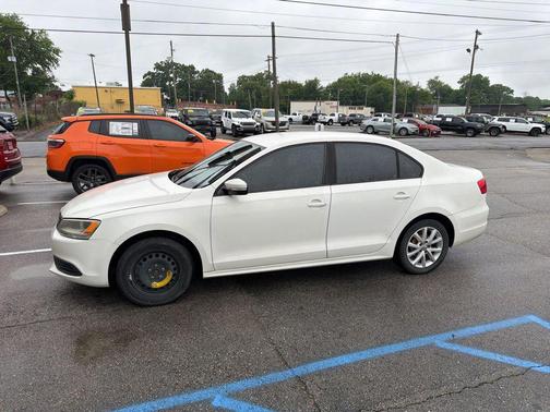 Candy White 2011 Volkswagen Jetta SE