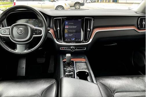 2022 Volvo S60 T5 Momentum