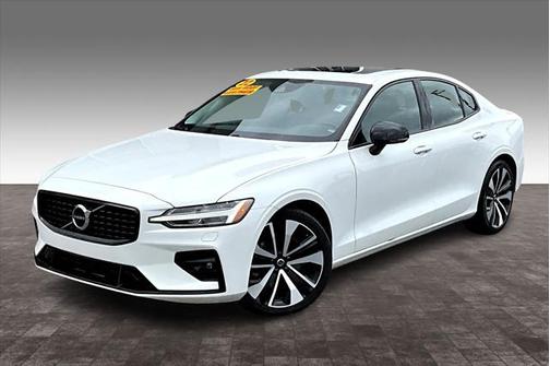 2022 Volvo S60 T5 Momentum