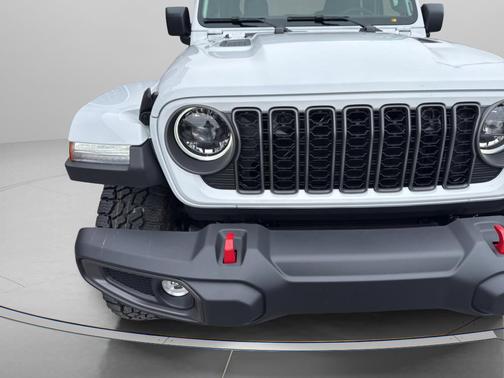 Bright White Clearcoat 2026 Jeep Gladiator Rubicon