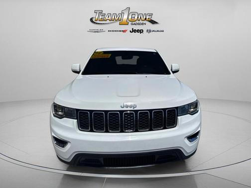 Bright White Clearcoat 2018 Jeep Grand Cherokee Laredo E