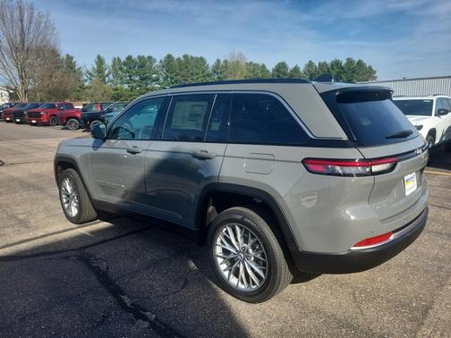 Sting Gray Clearcoat 2027 Jeep Grand Cherokee Limited