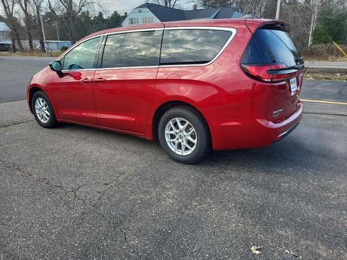 2025 Chrysler Pacifica Select