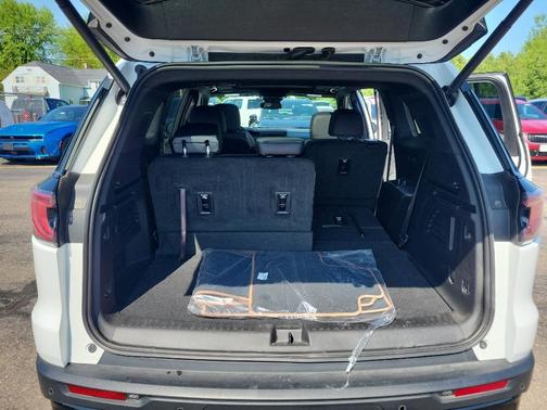 Summit White 2025 GMC Acadia AT4
