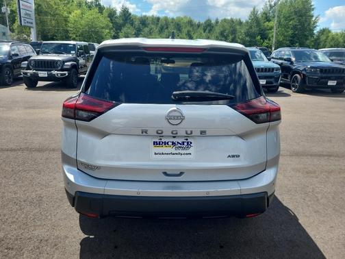 Brilliant Silver Metallic 2024 Nissan Rogue S