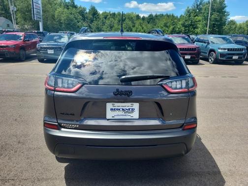 Granite Crystal Clearcoat Metallic 2023 Jeep Cherokee Altitude Lux