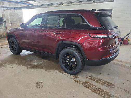 2026 Jeep Grand Cherokee Laredo