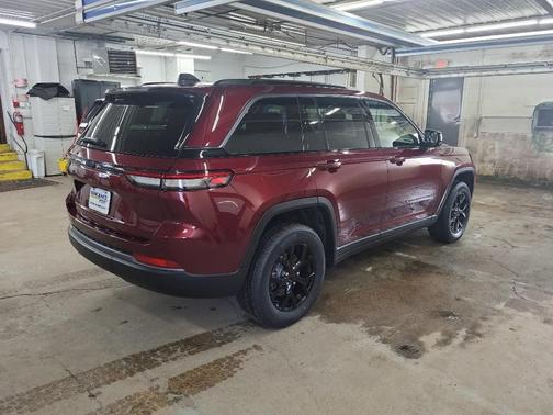 2026 Jeep Grand Cherokee Laredo