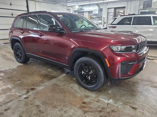 2026 Jeep Grand Cherokee Laredo