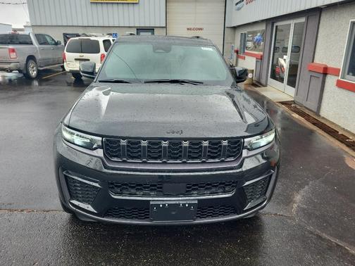 Diamond Black 2026 Jeep Grand Cherokee Limited