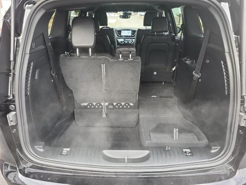 Diamond Black 2026 Chrysler Pacifica Select