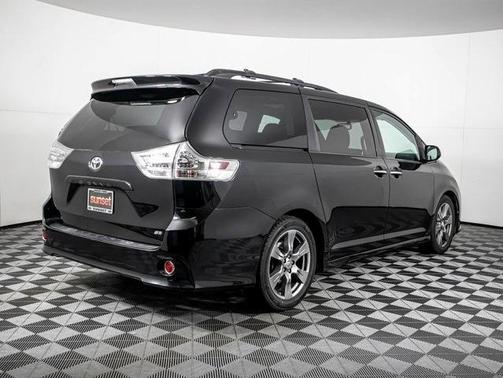 2017 Toyota Sienna SE