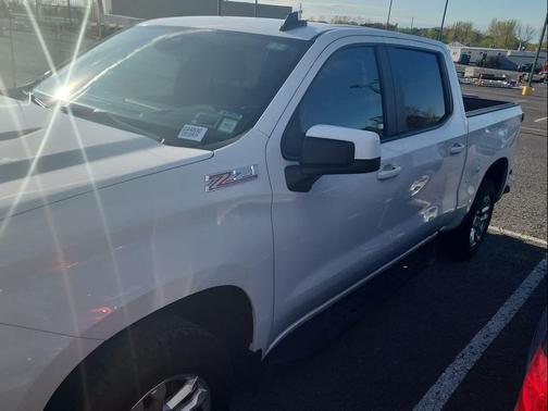 Summit White 2022 Chevrolet Silverado 1500 RST