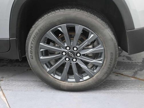 Sterling Gray Metallic 2023 Chevrolet Traverse RS