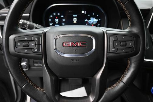 White Frost Tricoat 2022 GMC Yukon XL 4WD AT4