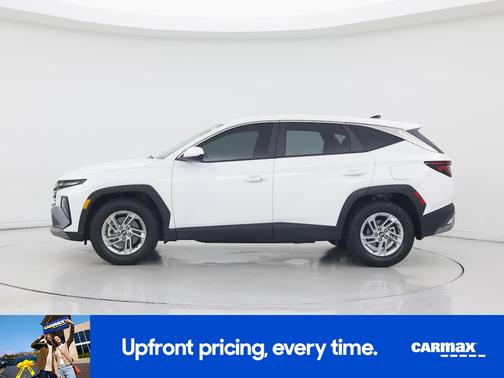 White 2026 Hyundai TUCSON SE