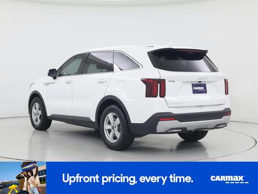 White 2024 Kia Sorento LX