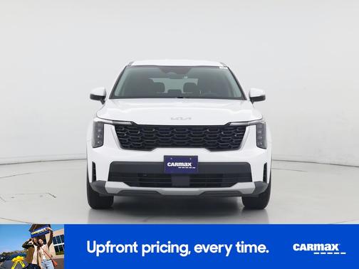 White 2024 Kia Sorento LX