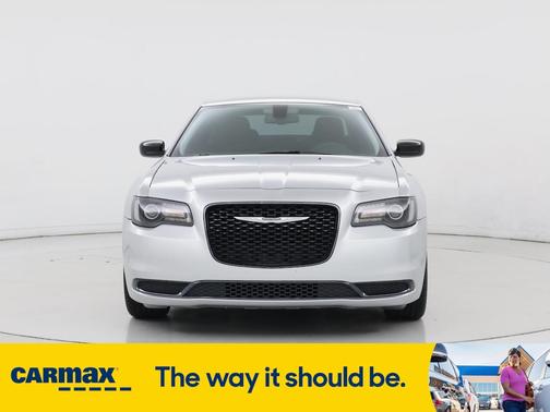 2019 Chrysler 300 Touring