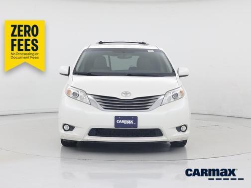 White 2017 Toyota Sienna XLE