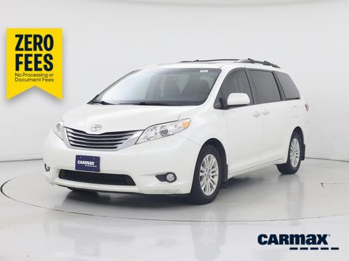 White 2017 Toyota Sienna XLE
