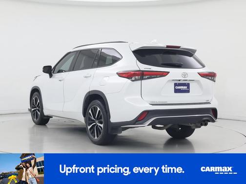 White 2022 Toyota Highlander XSE