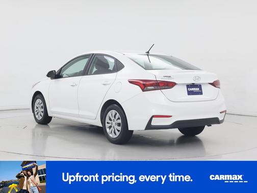 White 2022 Hyundai Accent SE