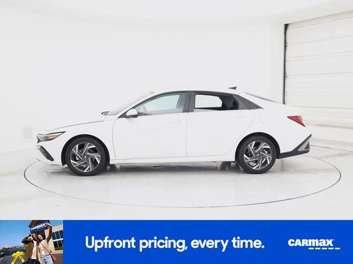 White 2025 Hyundai ELANTRA SE