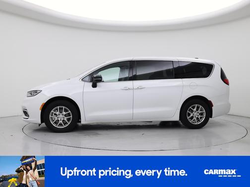 White 2025 Chrysler Pacifica Select