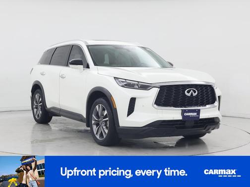 White 2023 INFINITI QX60 Luxe