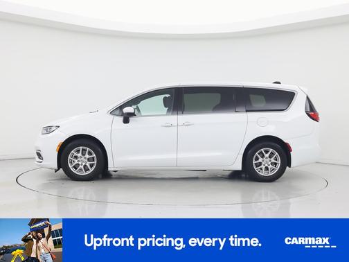 White 2023 Chrysler Pacifica Touring