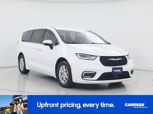 White 2023 Chrysler Pacifica Touring