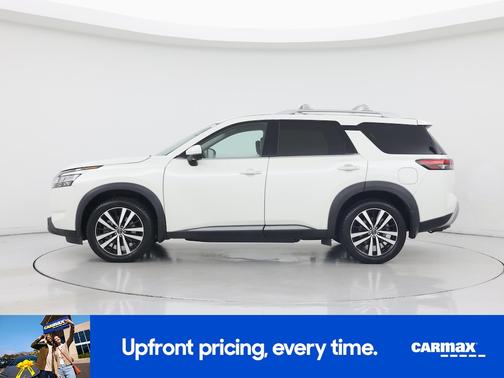 White 2023 Nissan Pathfinder Platinum