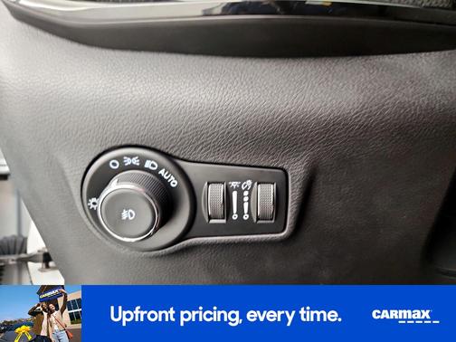 White 2024 Jeep Compass Latitude