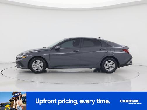 Gray 2024 Hyundai ELANTRA SE