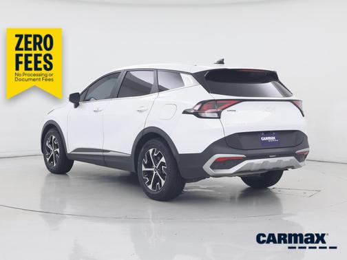 White 2023 Kia Sportage EX