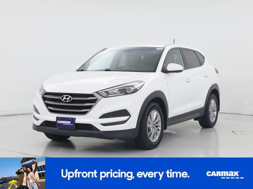 White 2016 Hyundai TUCSON SE