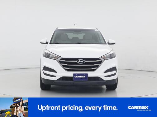 White 2016 Hyundai TUCSON SE