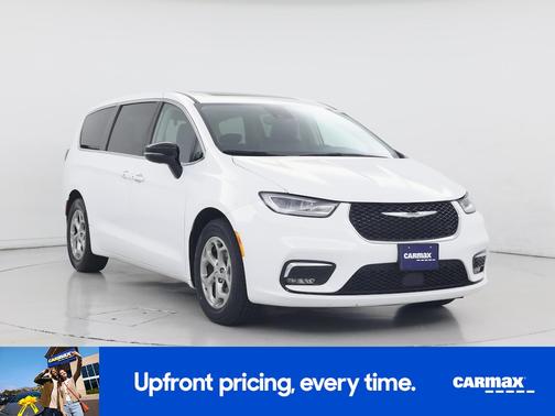 White 2024 Chrysler Pacifica Limited