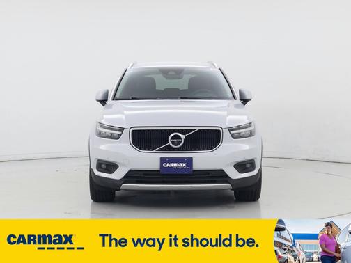 2022 Volvo XC40 T4 Momentum