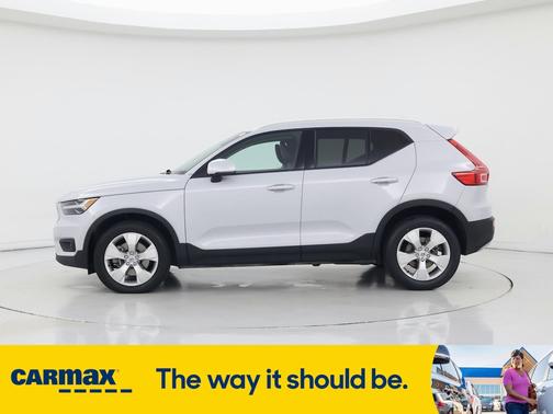 2022 Volvo XC40 T4 Momentum