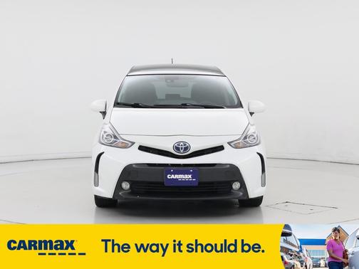 2016 Toyota Prius v Five