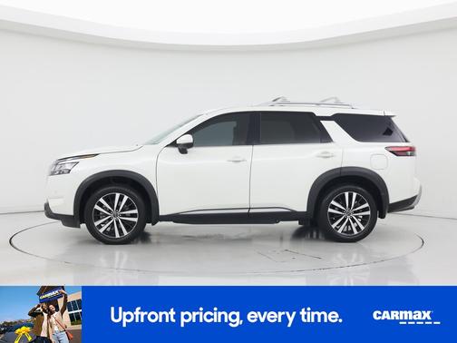 White 2023 Nissan Pathfinder Platinum