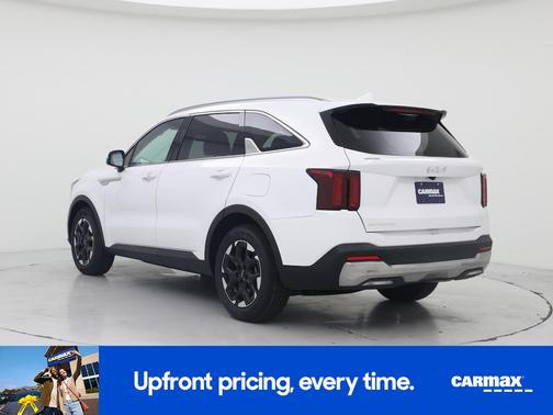 White 2024 Kia Sorento S