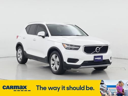 2020 Volvo XC40 T5 Momentum
